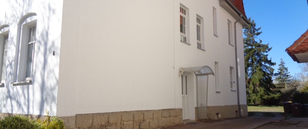 Gepflegter Hauseingang eines verwalteten Mehrfamilienhauses